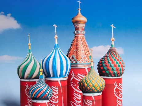 Kako je Coca-Cola otišla iz Rusije, ali ostala u ruskim trgovinama – i srcima