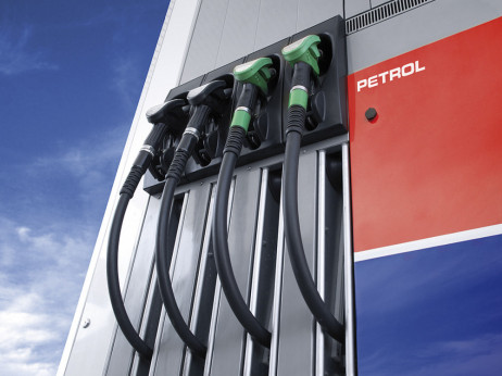 Petrol poskočil po spremembi regulacije marž pri gorivih