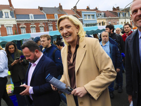 Francuska drži tržišta na rubu s Le Pen koja se bori za vlast