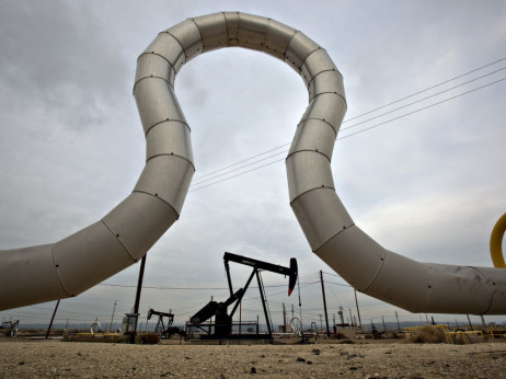 Cijena nafte i dalje raste zbog smanjenja američkih zaliha