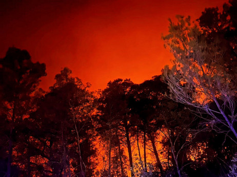 Ponovno se aktiviralo požarište u Tučepima, novi požar izbio kod Šibenika