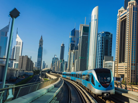 Emirati uvode AI u škole - žele dominirati svijetom umjetne inteligencije