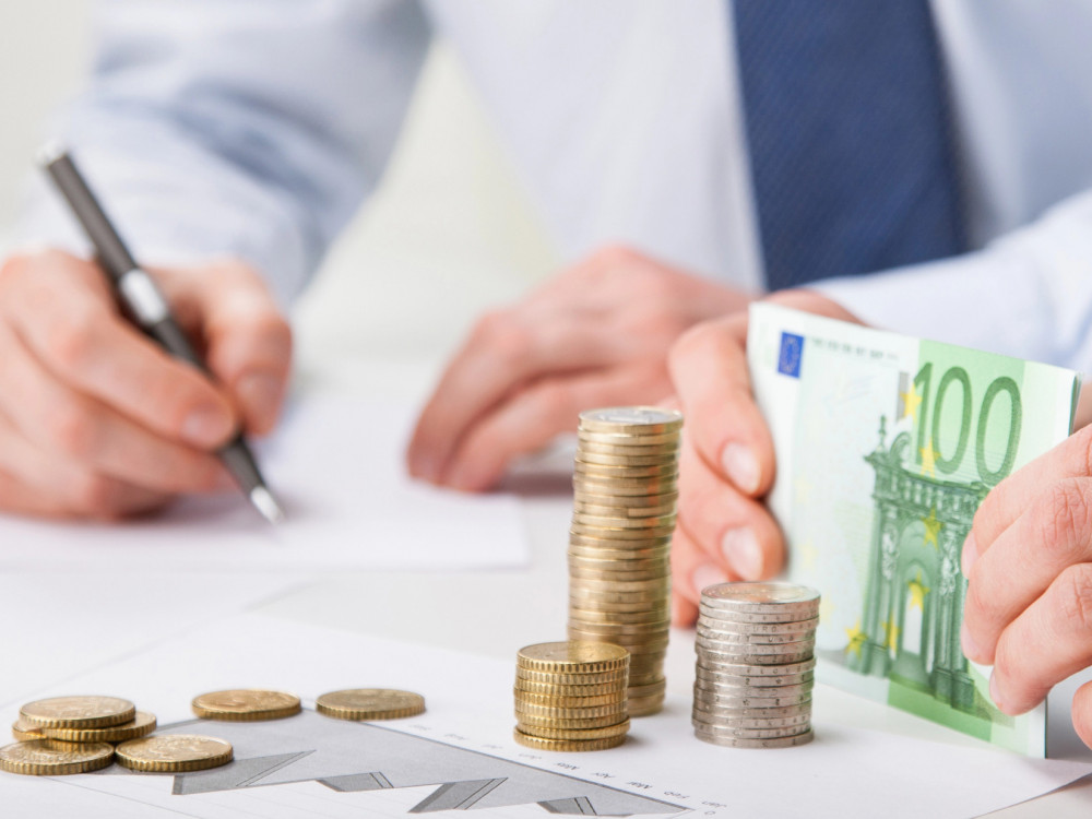 Nastavljaju se povoljni uvjeti za kredite građanima, ali ne baš i poduzećima