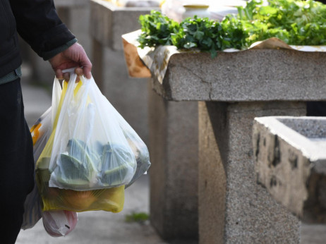 Nova godina, novi vladin fijasko? Trgovci plastične vrećice naplaćuju tek 1 cent