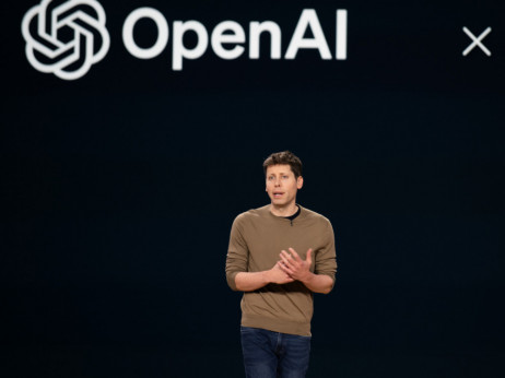 OpenAI sprema nešto veliko - udružuje se s dizajnerom iPhonea u najvećem poslu dosad