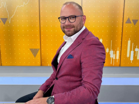 Blažekovićev tjedni presjek - Dalekovod na valu elektrifikacije, AI ušao u hrvatske kompanije.