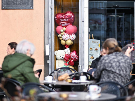 Valentinovo željno iščekuju parovi, no još više trgovci i ugostitelji – pet stvari za početak dana