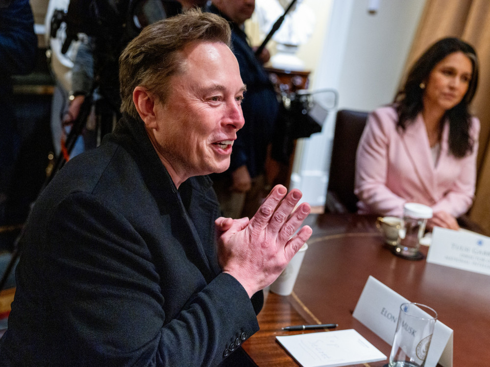 Analitičari upozoravaju - Musk mora birati između Tesle i politike