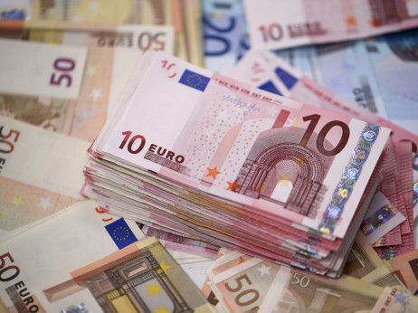 Ali naj refinanciram kredit? Prihranki lahko znašajo več tisoč evrov
