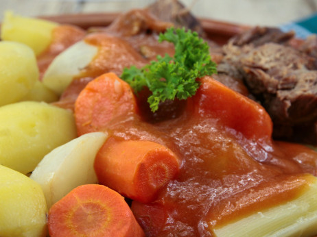 Rinflajš: Zvuči strano, a tako domaće – 'goveđi klasik' koji je postao gastroizazov godine