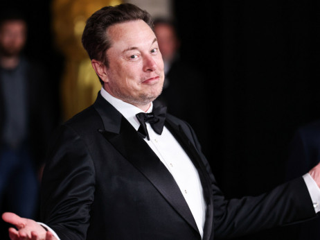 Unatoč kontroverzama, Tesla čvrsto uz Muska – stiže nagrada u dionicama