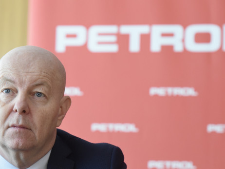 Petrol bilježi drastičan pad dobiti, što ju je srušilo?