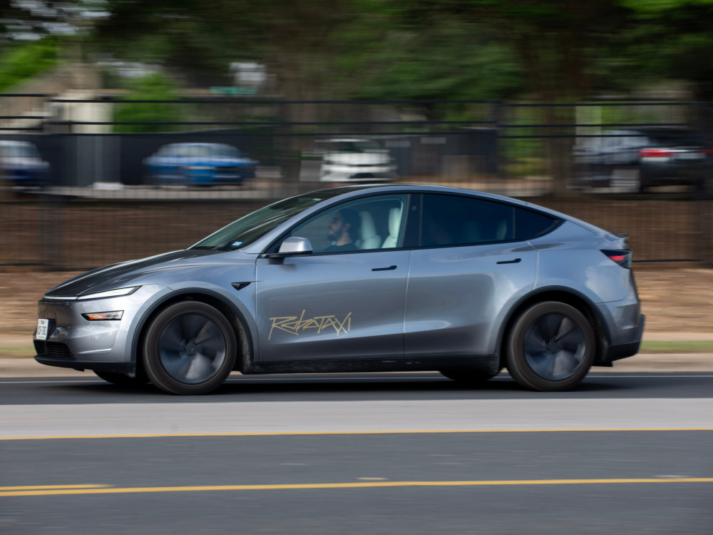 Tesla potiho pokrenula svoju dugoočekivanu uslugu robotaksija