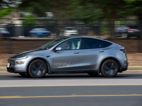 Tesla je tiho pokrenula svoju dugoočekivanu uslugu robotaksija