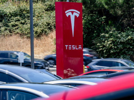 Tesla je ozbiljno uzdrmana, a ulagači se prave da to ne vide