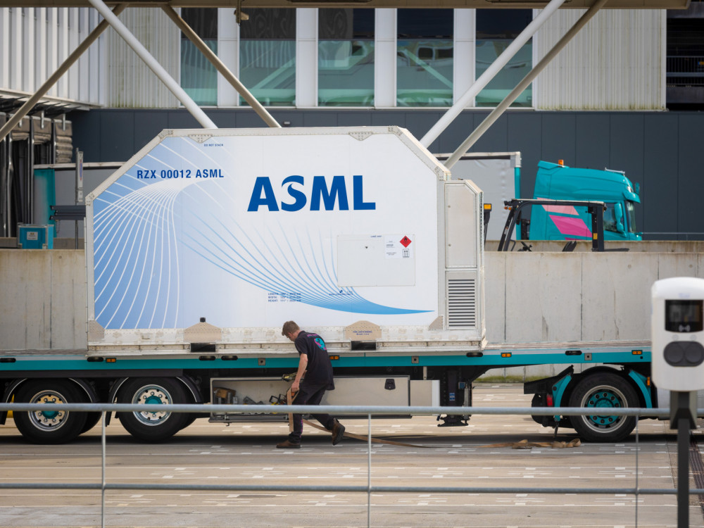 ASML ulaže u Mistral, europskog prvaka u umjetnoj inteligenciji