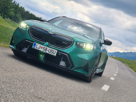 Testirali smo BMW M5: Kad pritisneš gas, misliš da su svi ostali automobili stali