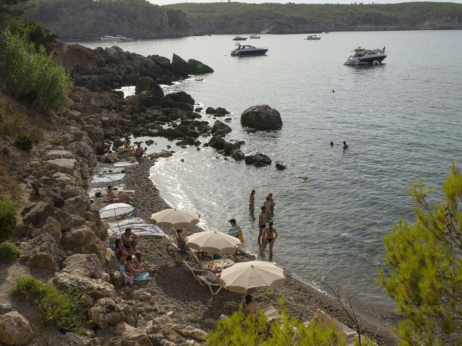 Sezona nikad duža, resursa nikad manje. Kako balansirati turizam i život lokalaca?