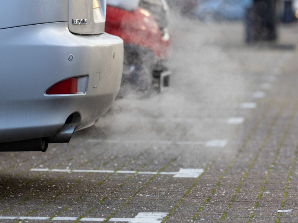 Proizvođači vozila iz EU-a poručuju da potpuni prelazak na EV-ove nije izvediv