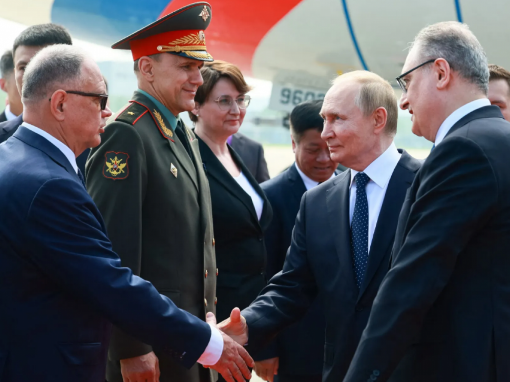Putin koristi summit za razgovore o Ukrajini s Xijem i Modijem