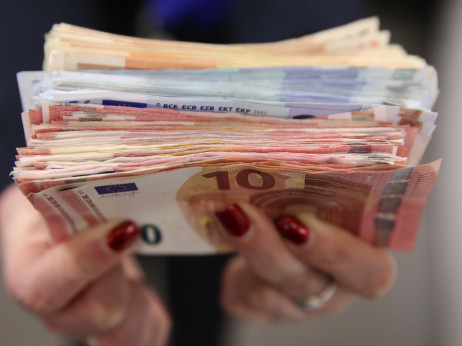 Kamate na korporativne kredite padaju, na potrošačke baš i ne. Što je sa stambenima?