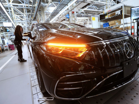 Porsche i Mercedes naučili skupu lekciju: Luksuzna električna vozila se ne prodaju