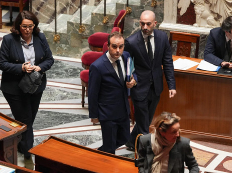 Olakšanje na francuskim tržištima - no politička drama još nije gotova