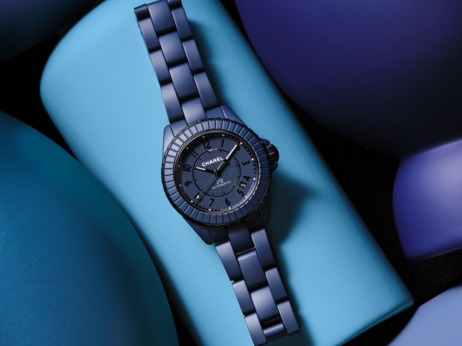 Chanelov J12 u novom plavom ruhu