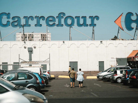 Milijarder Saadé kupuje udio u Carrefouru dok se Peninsula povlači