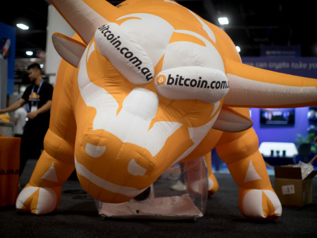 Bitcoin prati rast dionica, dok su kripto trgovci na oprezu