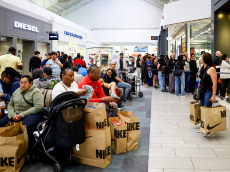 Rast prodaje na Crni petak signalizira otpornost kod američkih potrošača