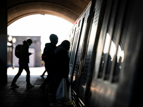 Dolar jača, nafta i zlato rastu zbog napetosti oko Venezuele