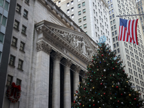 Investitori bježe iz fondova vrijednih bilion dolara zbog pada akcija