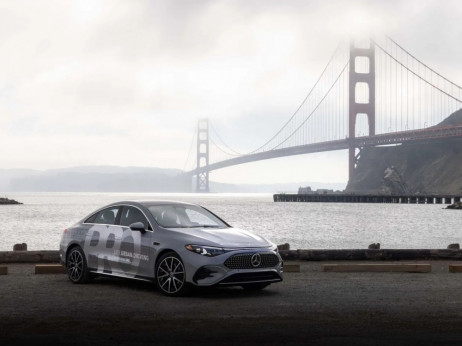 Kako je voziti se Mercedesom kojim upravlja AI?