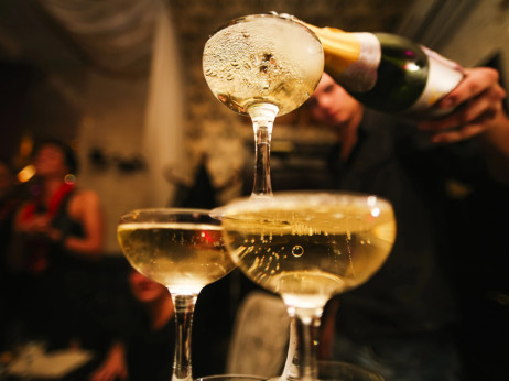 Trump vs Macron - Prijetnja carinama od 200 posto na francuska vina i šampanjac