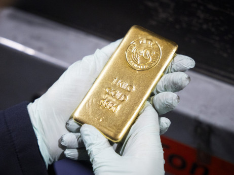 Zlato je premašilo 5.500 dolara, slaba likvidnost potaknula je rekordni rast