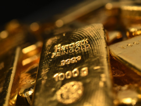 Zlato se stabiliziralo iznad 5000 dolara, evo što kažu banke