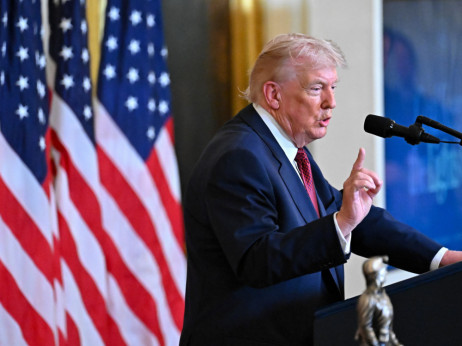 Trump prozvao saveznike i kazao kako SAD razmatra "postupno obustavljanje" napada na Iran