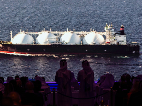 Promet kroz Hormuški tjesnac gotovo stao, ugroženi pregovori SAD-a i Irana o miru