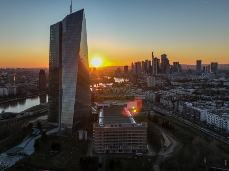 Hoće li krediti pojeftiniti i gdje je jeftinije dobiti kredit - u Hrvatskoj ili Sloveniji?