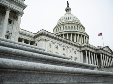 Fed zadržao kamatne stope na dosadašnjoj razini, očekuje još jedno rezanje do kraja 2026.