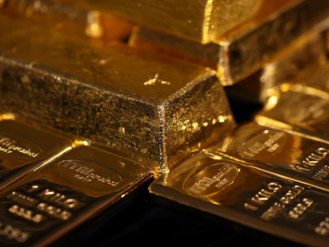 Zlato pada zbog rata na Bliskom istoku i visokih prinosa na obveznice – slijedi li preokret?