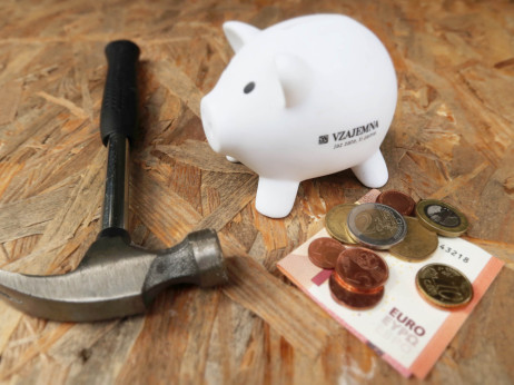 10 tisoč odprtih INR računov, a koliko denarja bo res šlo na trg?
