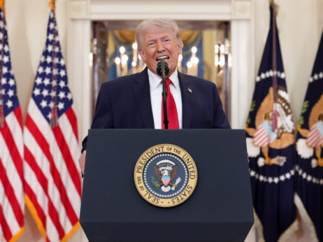 „Најголемиот мост во Иран ќе падне“ - Трамп се закани со напади врз иранската инфраструктура