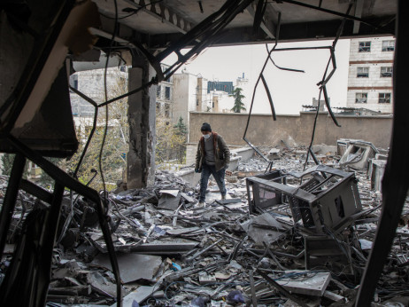 SAD traži oborenog pilota, Iran nastavlja napade i nudi nagradu za njegov pronalazak