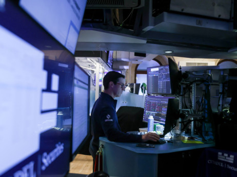 Borzni pregled: Wall Street evforično, Kospi rekordno, a na obzorju nevihta