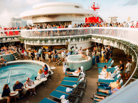 Influenceri na kruzerima zarađuju 350.000 dolara godišnje privlačeći Generaciju Z na brodove