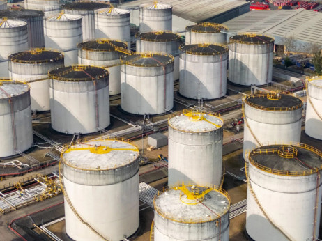 Nafta u porastu, zlato klizi - tržišta opet pod pritiskom Bliskog istoka