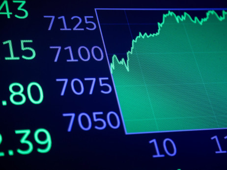 Rast od četiri bilijuna dolara lansirao S&P 500 do novih rekorda