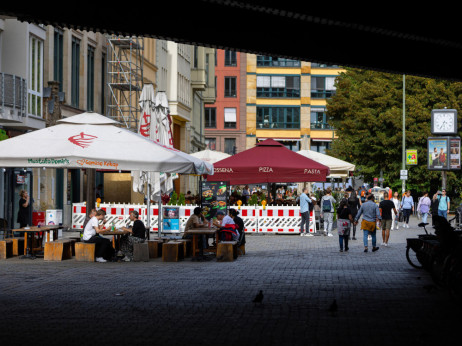 Rat oživljava opasnosti od stagflacije za globalno gospodarstvo, tržišta čekaju ključne PMI signale